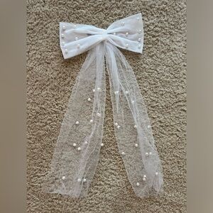 White pearl bridal bow